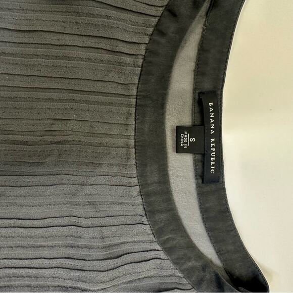 Banana Republic Sleeveless Pleated Top Size Small - Picture 10 of 11